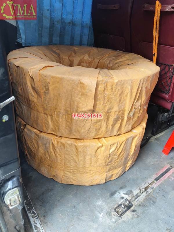 Giao 2 quả lốp xúc lật 20.5/70-16 cho em Hải ở Sầm Sơn - Thanh Hoá