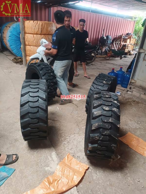 Giao 4 quả lốp xúc lật 12-16.5 cho anh Tuấn ở Thiệu Xuân - Thanh Hoá