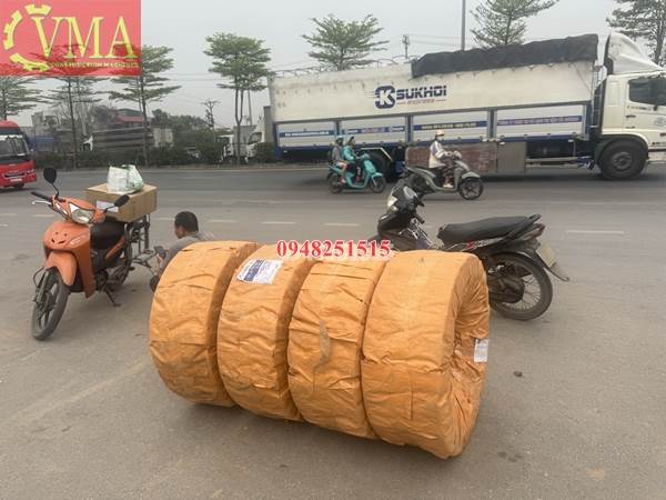 Giao 4 quả lốp xúc lật 23.5/70-16 cho anh Hiển ở Mường Nhé - Điện Biên