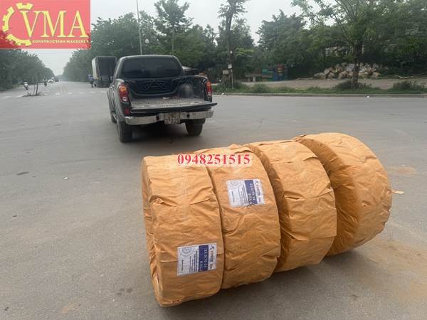 Giao 4 quả lốp xúc lật 23.5/70-16 cho anh Hiển ở Mường Nhé - Điện Biên